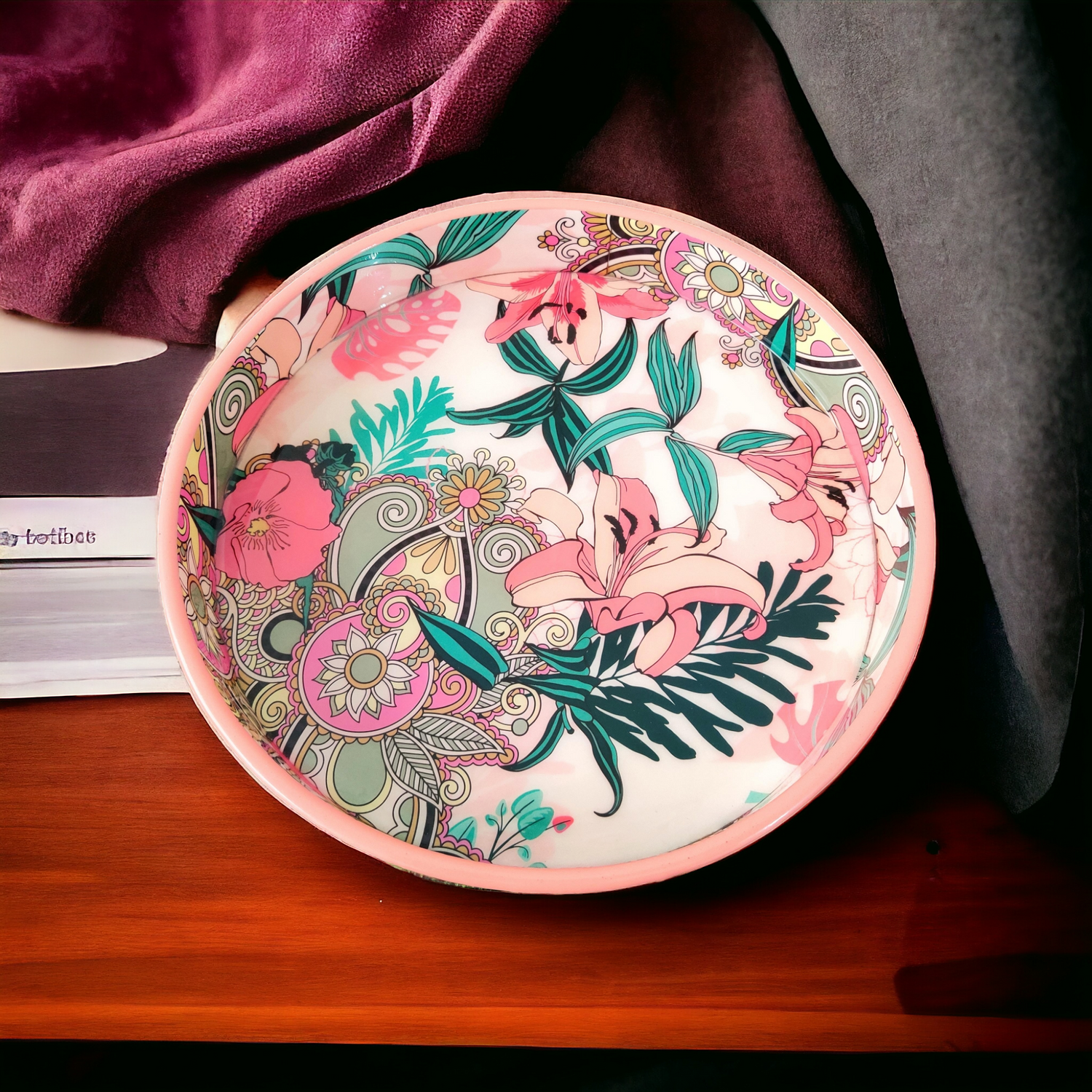 Round Trays